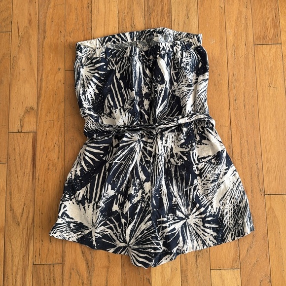 Banana Republic | Navy/Crean | Palm Frond | Linen Romper | size 6 - Picture 5 of 5